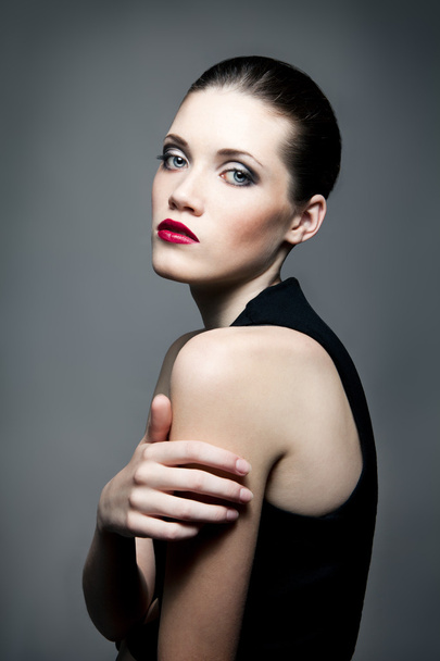 Fashion woman with dark make-up - Foto, afbeelding