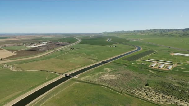 Vzdušné akvadukty přírodní organické plodiny rostoucí Central Valley - Záběry, video