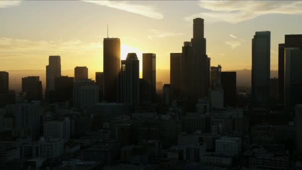 Αεροφωτογραφία ηλιοβασίλεμα Bunker Hill περιοχή ουρανοξύστες LA - Πλάνα, βίντεο