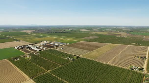 Luchtfoto van lappendeken landbouwgrond San Francisco - Video