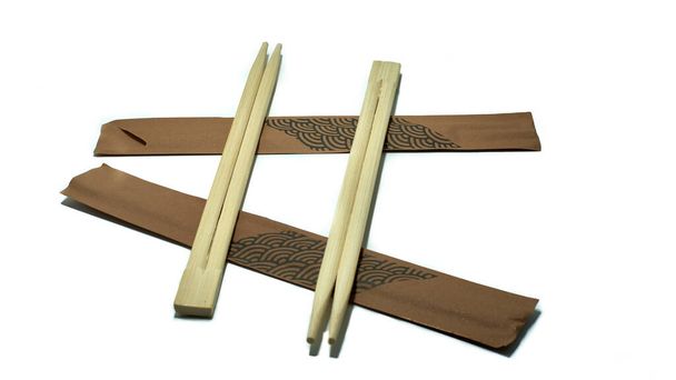 Due coppie di bacchette di sushi su sfondo bianco. Copia spazio - Foto, immagini