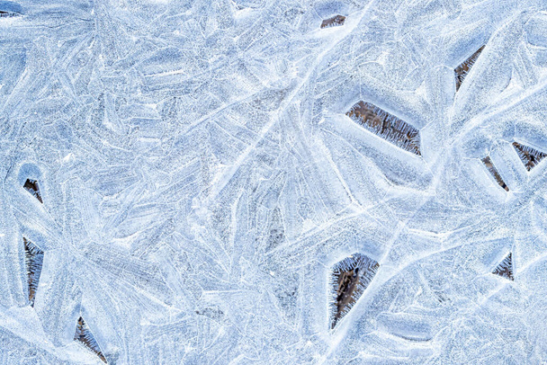 Текстура свежего голубого льда, скользящего на солнце. - Фото, изображение