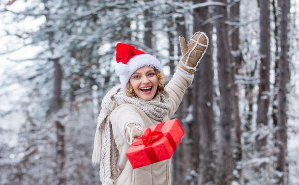santa helper. winter shopping sale. gift and surprise concept. merry christmas to everyone. happy new year vacation. xmas holiday. time for presents. woman red santa hat hold present box. boxing day - Фото, зображення