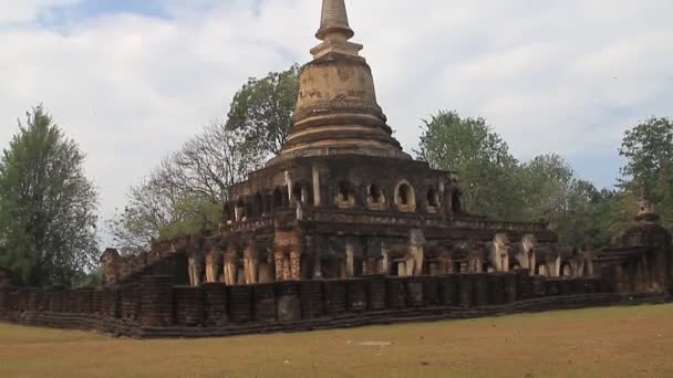 park historyczny Sukhothai, thailand. - Materiał filmowy, wideo