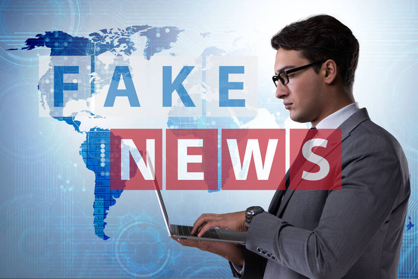 Concepto de noticias falsas en concepto de manipulación de información - Foto, imagen