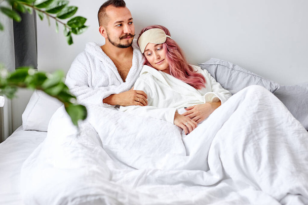 beautiful caucasian couple spend time on bed in the morning - Foto, Bild