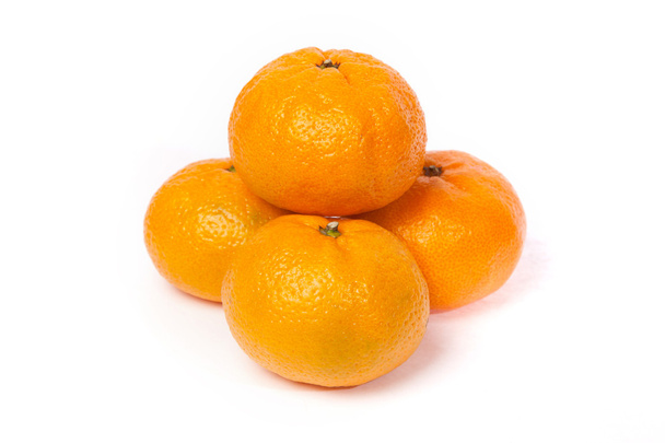 Quattro mandarino fresco isolato su bianco
 - Foto, immagini