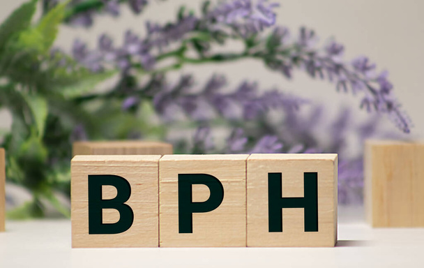 BPH jóindulatú prosztata hiperplázia mozaikszó fa alapon - Fotó, kép