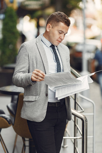 Businessman in a gray suit with a documents - Photo, Image