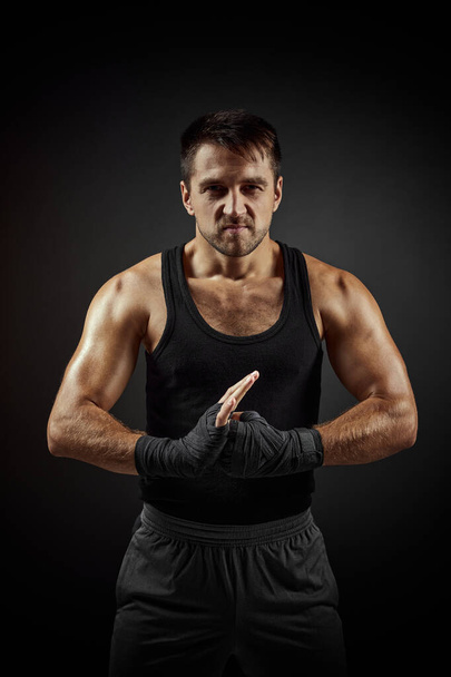 Muscular sporty young man - Valokuva, kuva