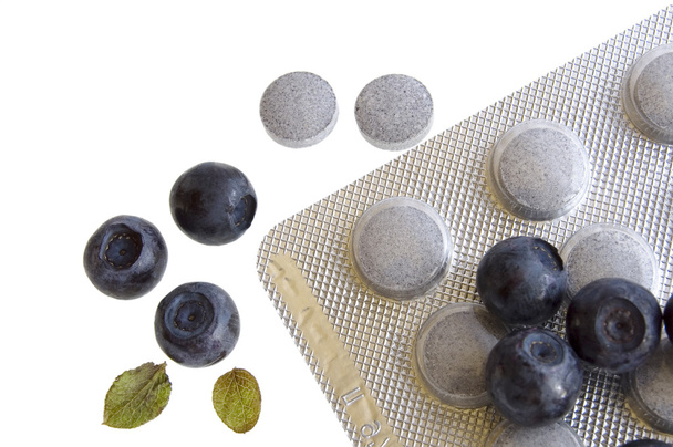 Blueberries and vitamin supplement: eye protection - Fotoğraf, Görsel