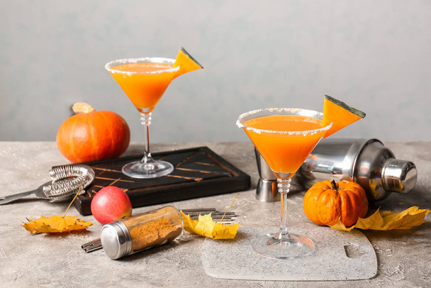 Glasses of tasty pumpkin pie martini on grey background - Photo, Image