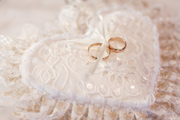 Cushion with wedding rings - Photo, Image