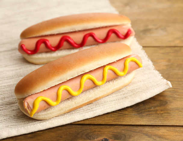 Tasty hot dogs on wooden table - Foto, Imagem