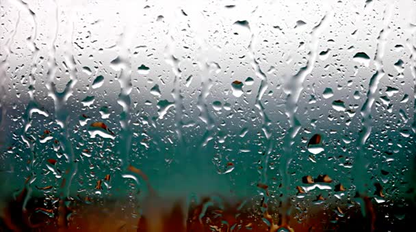 Gotas de lluvia en el cristal de la ventana - Imágenes, Vídeo