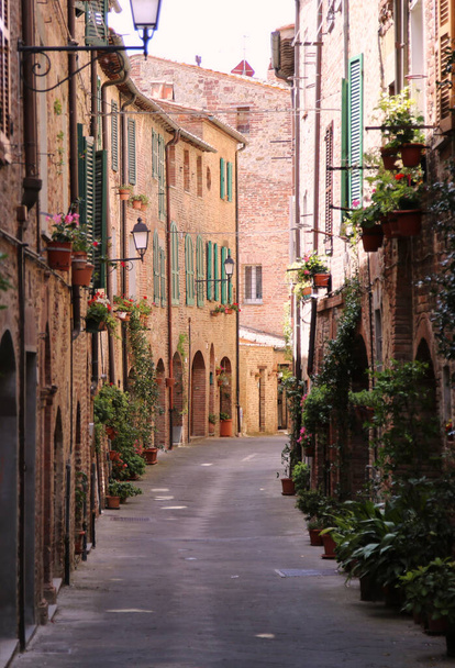Alley in the village of Citta della Pieve, Italy - Photo, Image