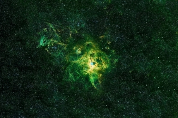 Zielona galaktyka w kosmosie. Elementy tego obrazu zostały dostarczone przez NASA. Wysokiej jakości zdjęcie - Zdjęcie, obraz