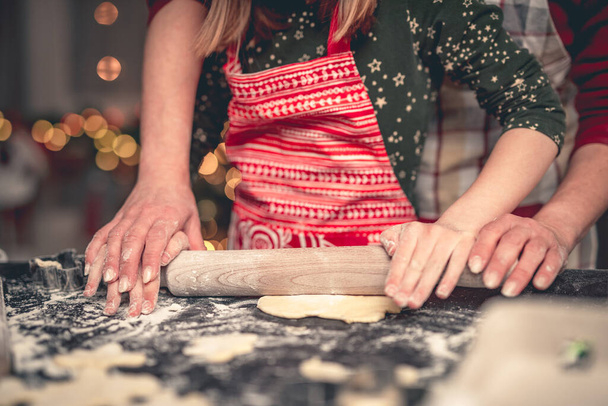 Mother and daughter rolling gingerbread dough - Fotografie, Obrázek