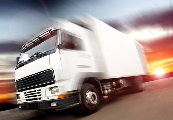 vrachtwagen en snelheid - Foto, afbeelding