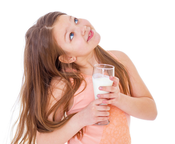Charming little girl with a glass of milk. - Foto, imagen