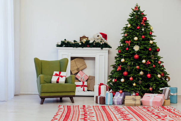 Capodanno Casa Vacanze Interno Albero di Natale Decorazione Regali - Foto, immagini