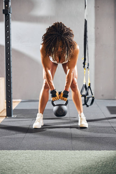 Strong athletic lady performing a weight training exercise - Foto, Imagem