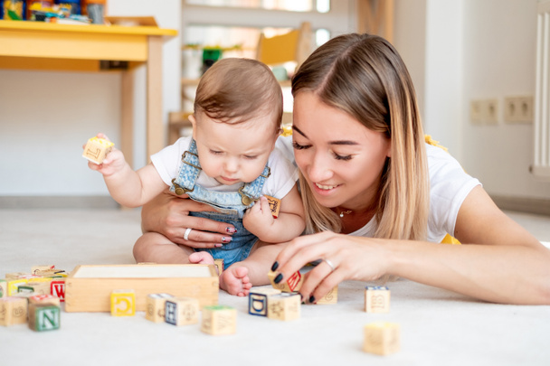 Happy mom and son playing with cubes, early education and development - Valokuva, kuva