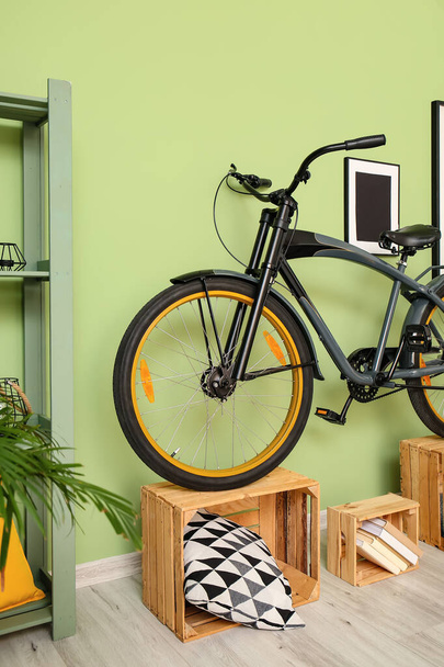 Bisikletli modern odanın içi - Fotoğraf, Görsel