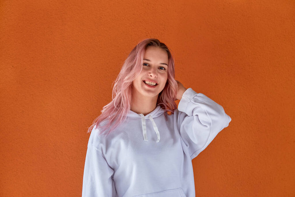 Beautiful happy young woman with pink hair looks at the camera. - Fotografie, Obrázek