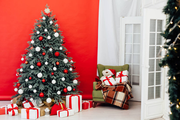 New Years Happy Christmas Tree Dekor präsentiert Interieur-Postkarte - Foto, Bild