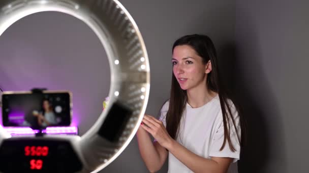 Girl blogger shows a body massager - Footage, Video
