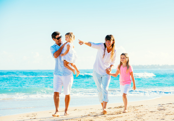 Happy Family on the Beach - 写真・画像