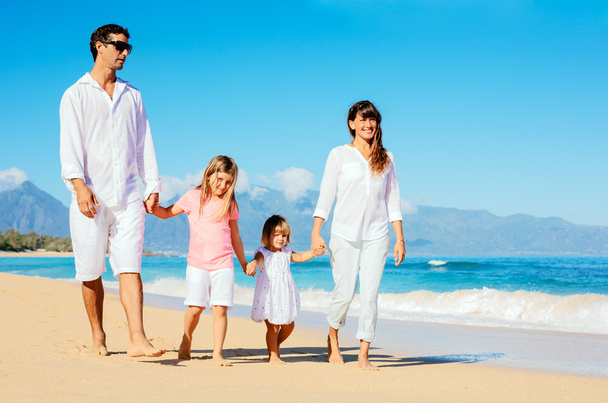 Happy Family at the Beach - Φωτογραφία, εικόνα