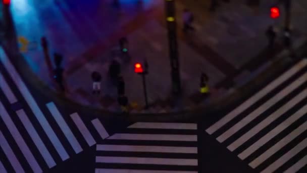 Az éjszakai időeltolódás a miniatűr forgalmi dugó a kereszteződésnél Ginza tiltshift billenés - Felvétel, videó