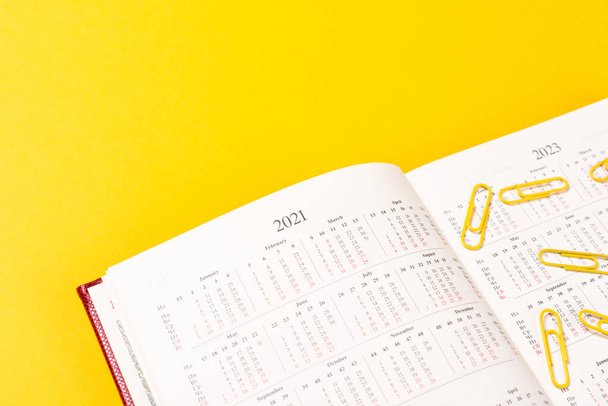 Планувальник щоденників з календарем 2021 року на Освітлення
 - Фото, зображення