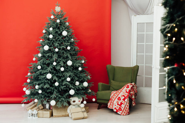 Decorazione della stanza di Babbo Natale con albero di Natale, bandiera finlandese - Foto, immagini