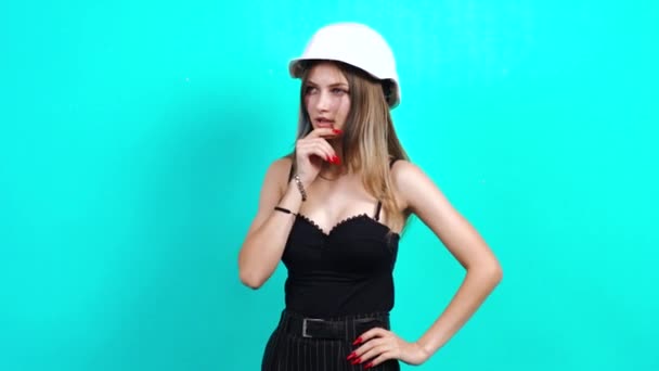 Female engineer with special helmet analyzes projects. - Πλάνα, βίντεο