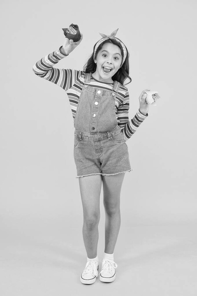 Little girl sweet cupcakes muffin food, cafe restaurant concept - Valokuva, kuva