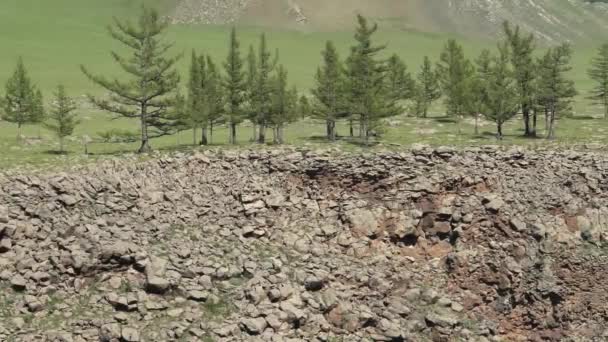 Broken and crumbled Rocks Spilling From the Canyon Slope Ridge Towards the Valley Floor.vulcanic rock layer layyers tendence sediments eroze washout denudation slot canyons narrow land landslide landslip dowing geology krst bedrock stony 4K - Záběry, video