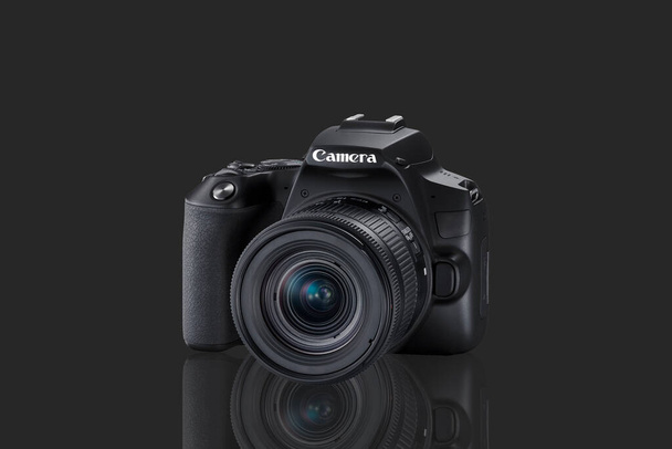 写真のための黒い色のカメラのクローズアップ - 写真・画像