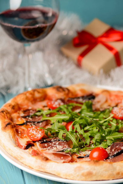 Christmas pizza on the wood board. Holiday celebration pizza. Italian cuisine concept. - Foto, afbeelding