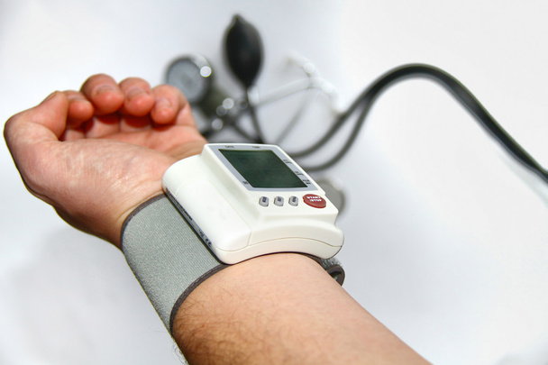 Medidor de presión arterial equipo médico
 - Foto, imagen