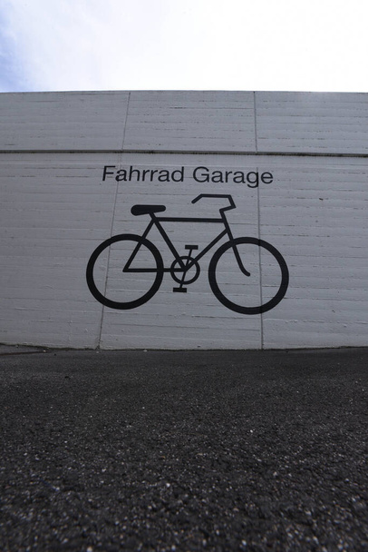 自転車や自転車の駐車場市内の駐輪場 - 写真・画像