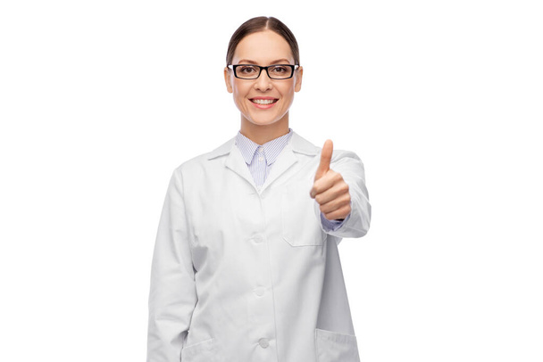 smiling female doctor in glasses showing thumbs up - Foto, Bild