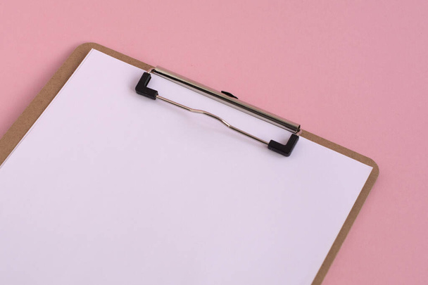 fehér írópapír rózsaszín háttérrel. Fénymásolási hely - Fotó, kép