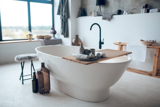 Modern nice bathroom with a big bathtube - Foto, Imagen