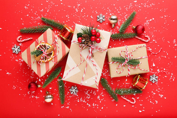 Gift boxes with ornaments on red background - Fotoğraf, Görsel