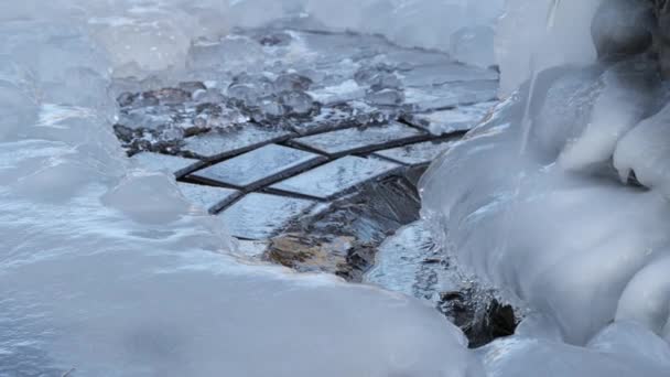 water pours from the spring in winter and freezes - Footage, Video