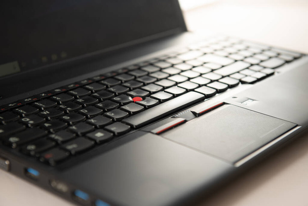 A closeup shot of the keyboard of a black laptop - Valokuva, kuva