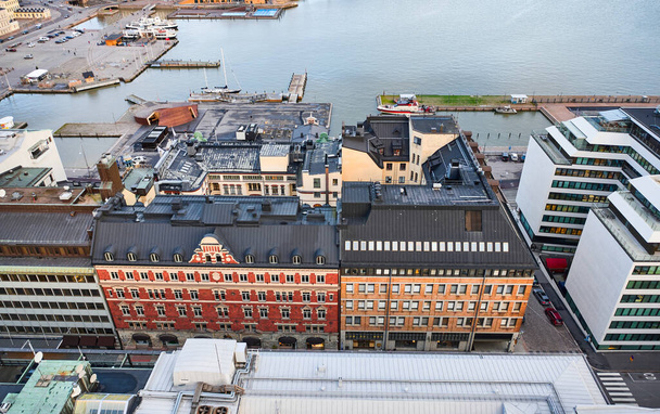 Luchtfoto van de historische gebouwen in het centrum van Helsinki, Kaartinkaupunki buurt en South Harbour, Finland. - Foto, afbeelding